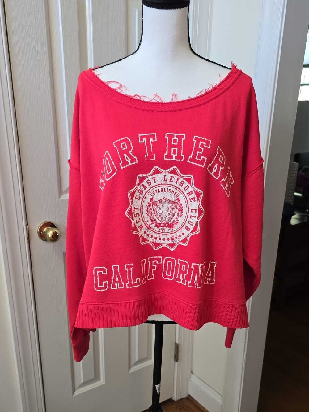 ARIZONA JEAN CO BRAND WOMEN'S JUNIOR SIZE RED CROP SWEATSHIRT SIZE LARGE